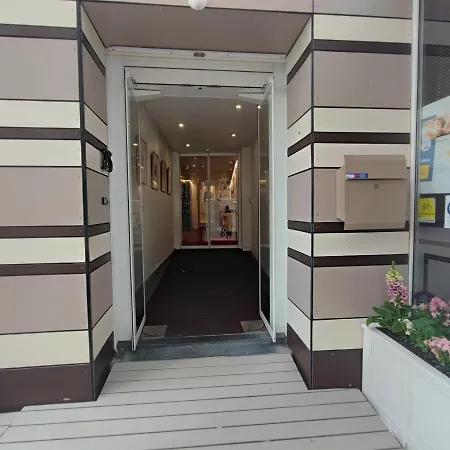 Отель Glenmore 3*